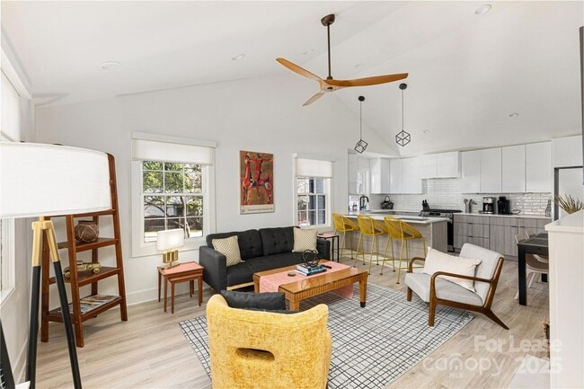 Photo - 1901 S Mint St