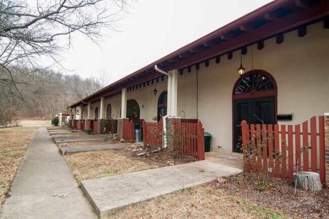 Photo - Great studio location in Belle Forest!
