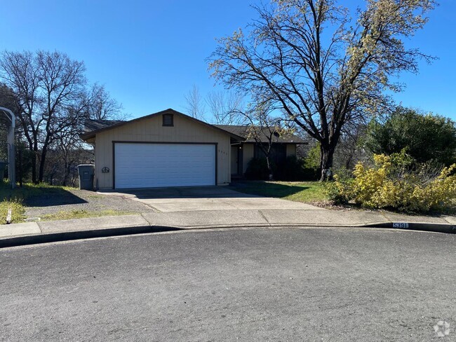 Building Photo - Upcoming vacancy!  Well maintained home on...