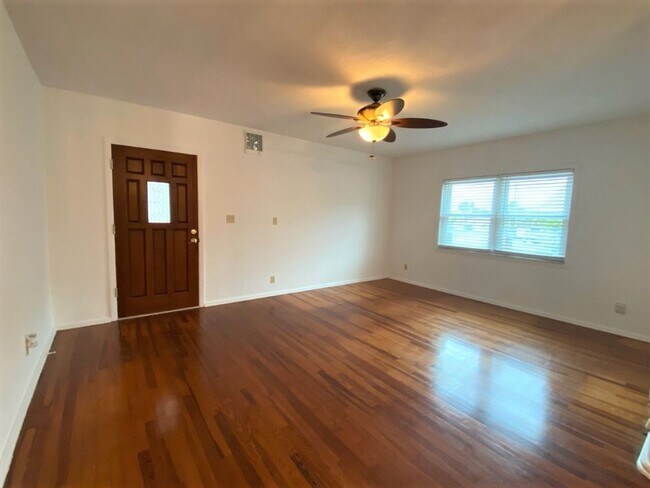 Photo - Beautiful Beachside 2 Bedroom Home!