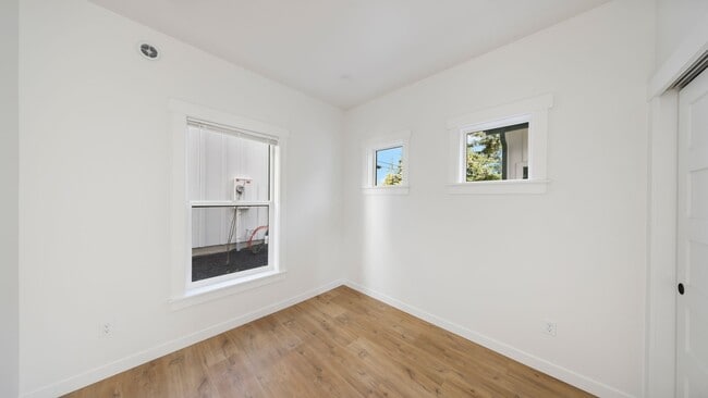 Photo - 3 Bed 2 Bath - A/C Mini-split - Fabulous F...