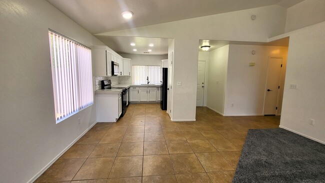 Photo - 2032 E Catclaw St