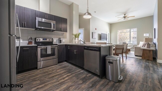 Photo - 1000 S Broadway Unidad 111