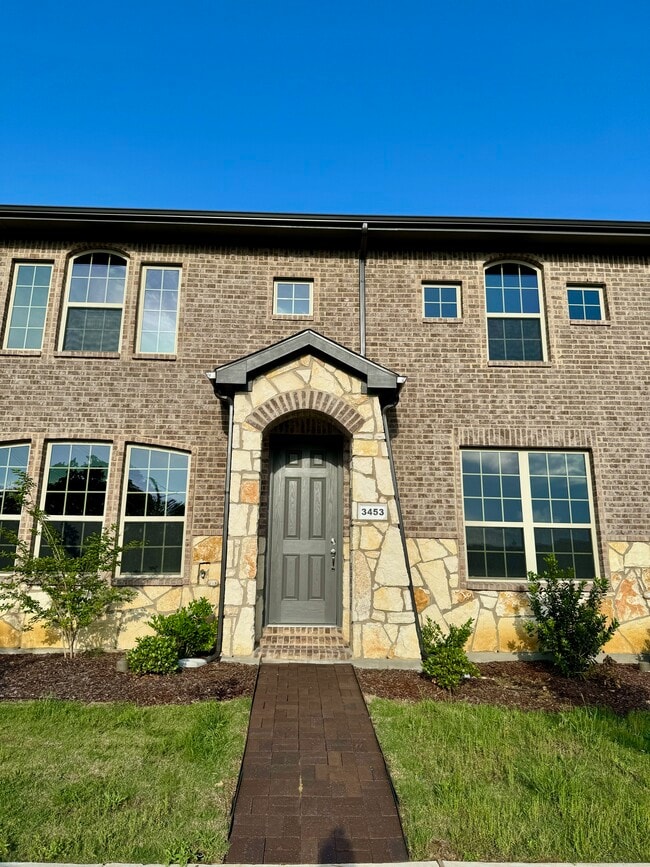 Photo - 3453 Solana Cir Townhome