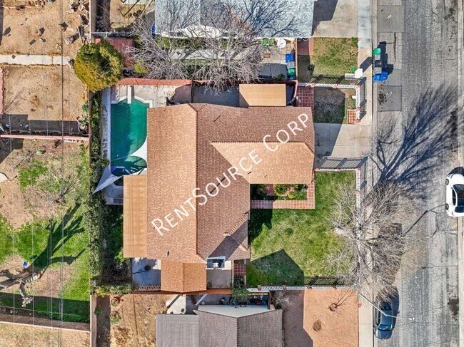 Photo - 37925 Maureen St