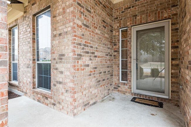 Photo - 913 Brighton Pl
