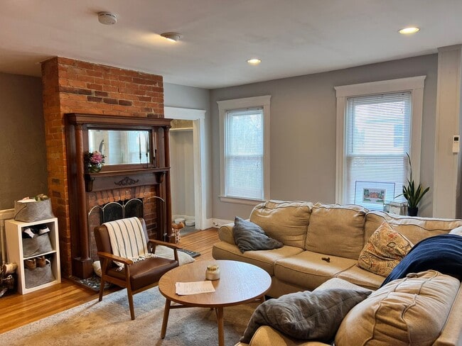 Photo - 3535 Michigan Ave Unit 3535 Michigan Apt #3