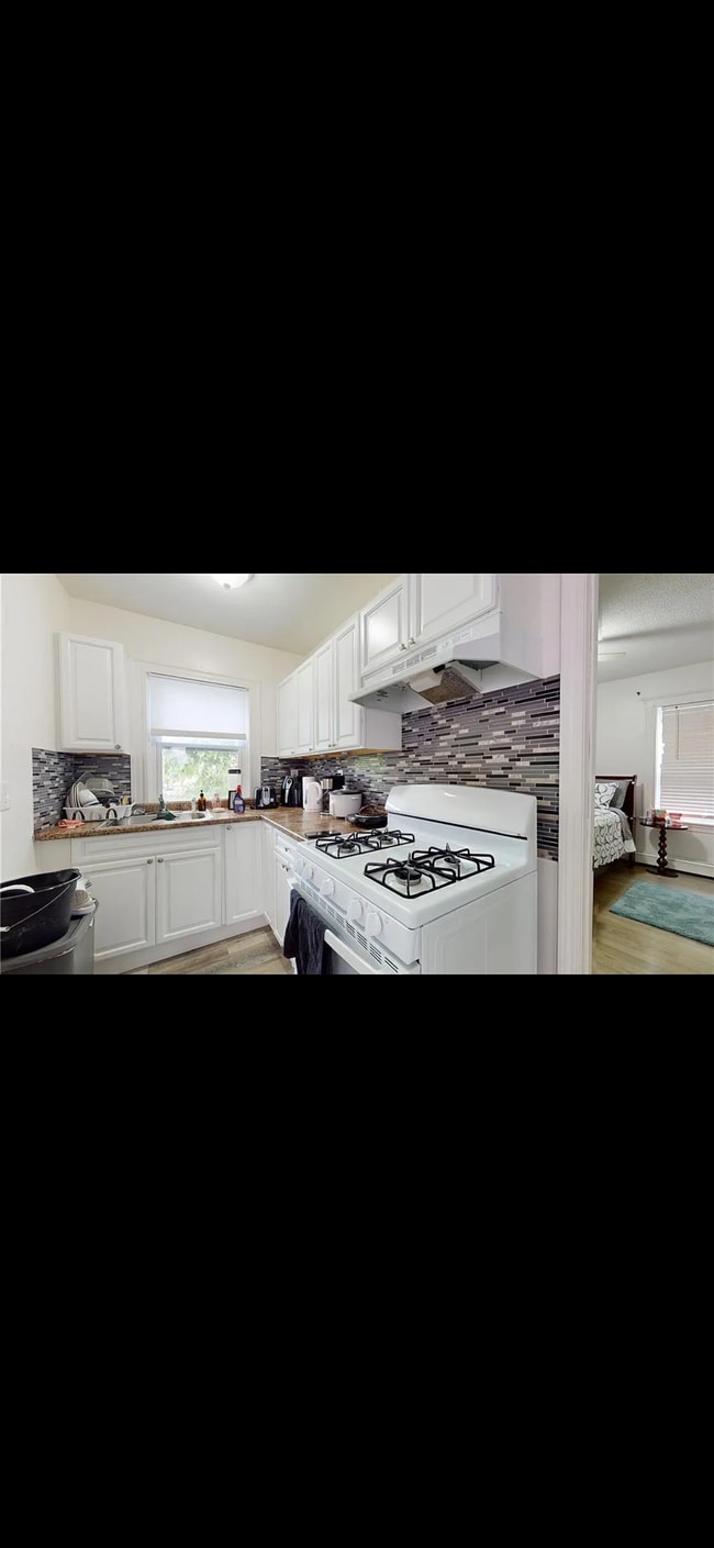 Building Photo - 163 Sabin St Unit 3