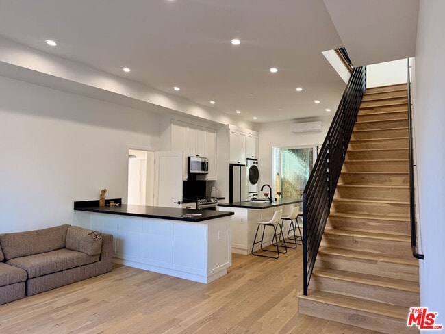 3989 1/2 Beethoven St