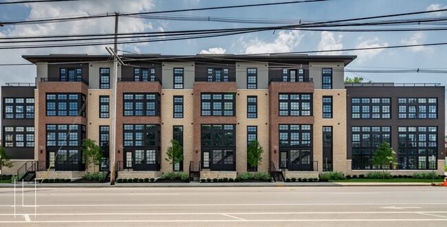 4th Crossing - 4th Crossing Apartments