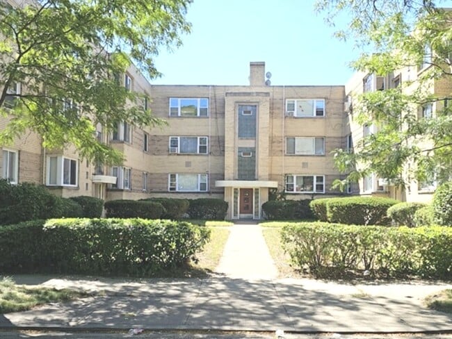 Building Photo - 2057 E 72nd St Unit 3B Rental