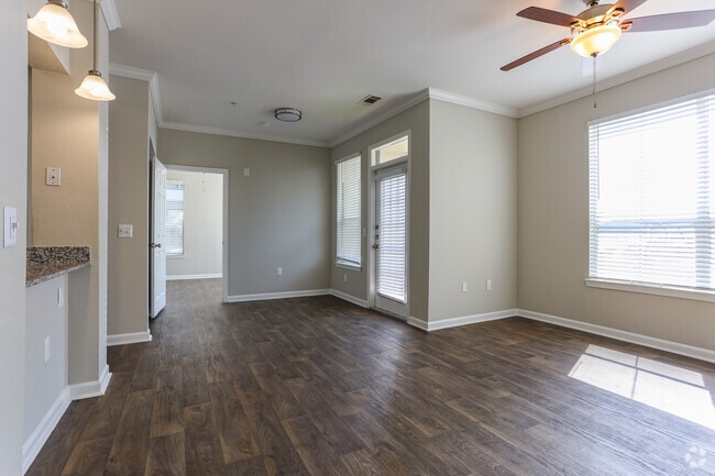 1 BR, 1 BA - 733 PIES2 - Discovery at West Road