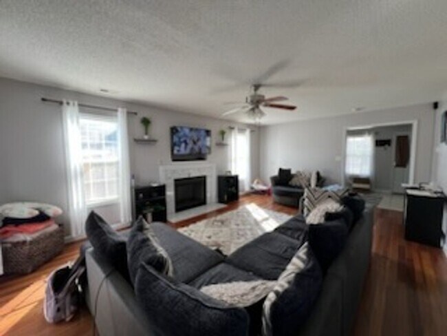 Photo - 102 Newhan Ln