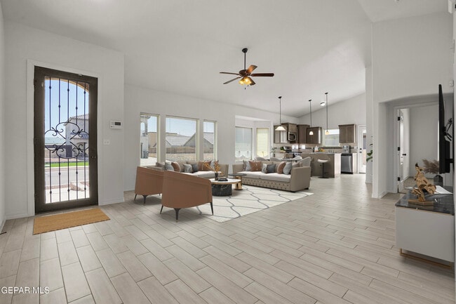 Photo - 901 Betton Pl