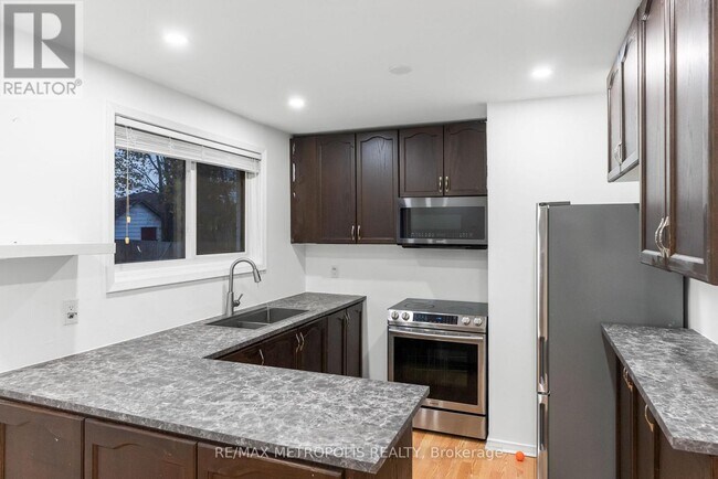 Photo - 312 Palmerston Ave