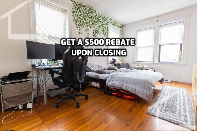 Building Photo - Conveniently Located, Spacious Apt w Ht & HW Inc.  Near B and C lines!