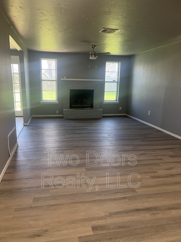 Photo - 1101 Teal Pl