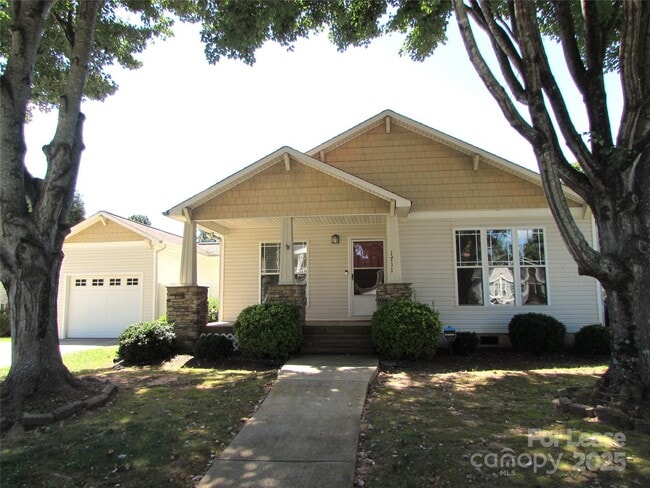 Building Photo - 1711 Chantilly Ln Rental