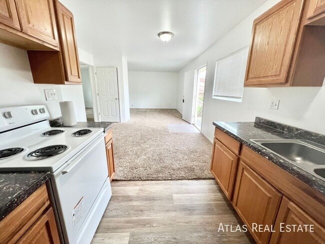 Building Photo - 934 W Moreno Ave Unit 4