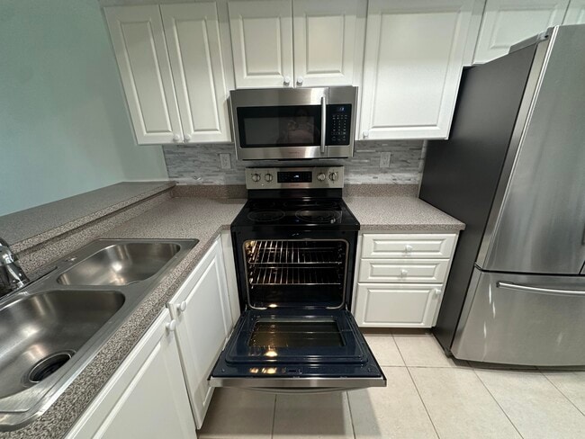 Building Photo - 905 Southridge Rd Unit 202c