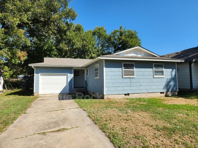 Building Photo - 804 W 7th St Rental