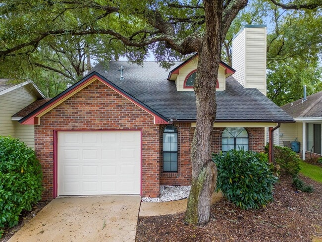 Photo - Charming Home in Parkwood Circle!