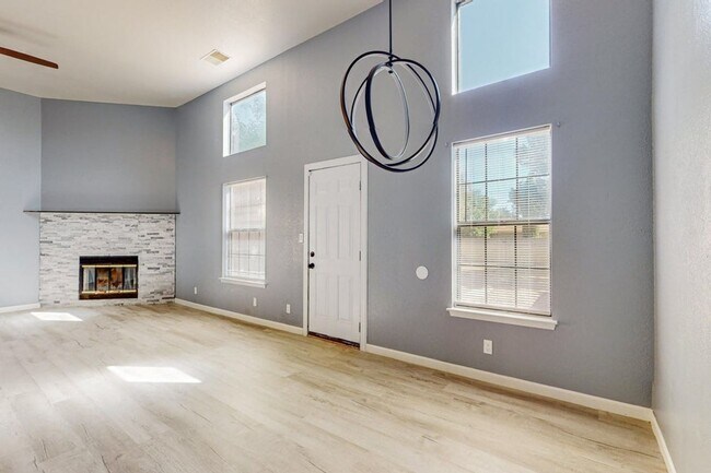 Photo - NW Home 3 Bedroom 2 Bath 2/CG 1266/SF