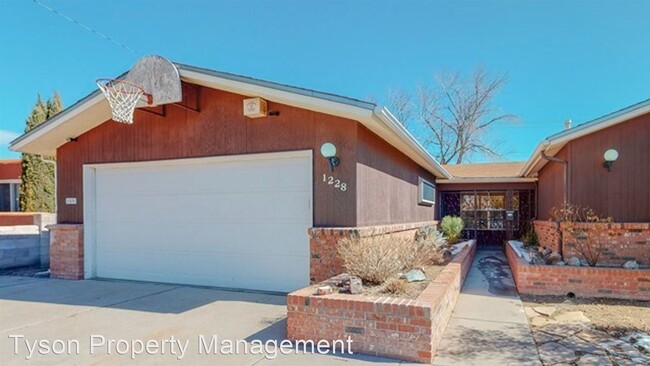 4 br, 2 bath House - 1228 Espejo St NE - 4 br, 2 bath House - 1228 Espejo St NE