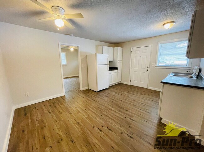 Photo - 708 Georgia St Unit 4