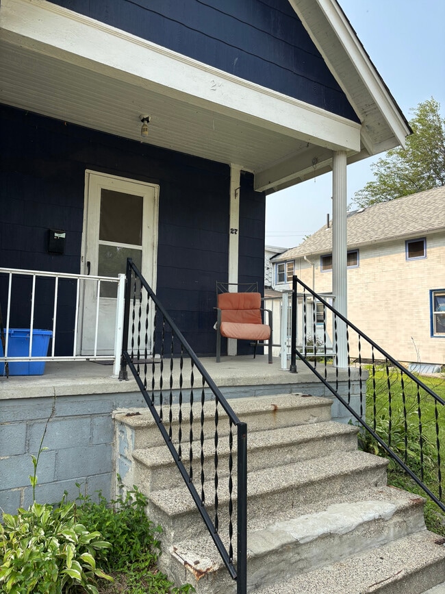 Front Porch - 27 3rd St Unit 27 Third Street