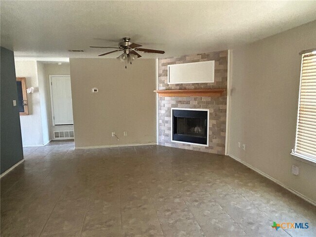 Photo - 604 Redbud Dr