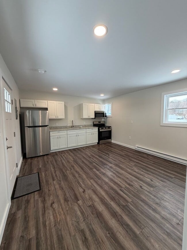 Building Photo - Beautifully remodeled and completed 1 bedroom apartment. Unit 14311 Rt. 9W -  5