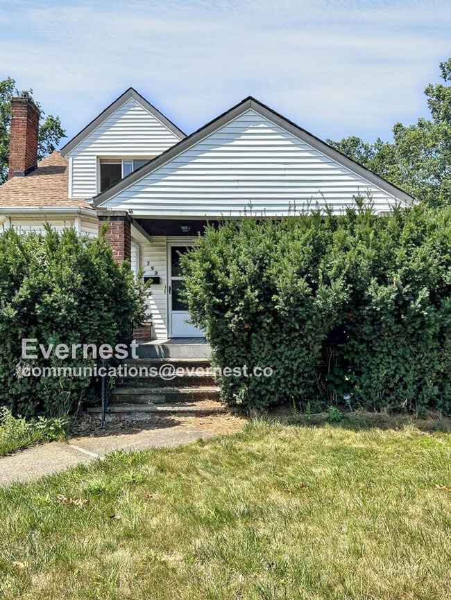 Building Photo - 792 E 232nd St Rental