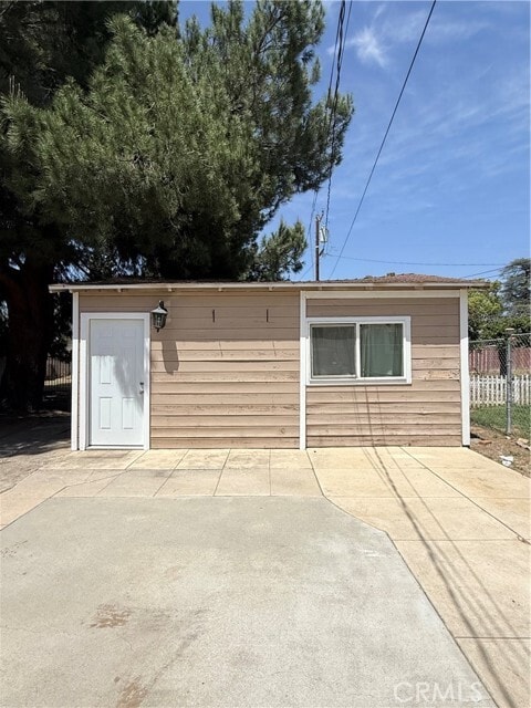 Building Photo - 809 E Colton Ave