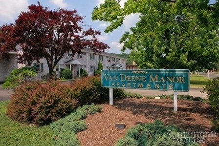 Van Deene Manor - Van Deene Manor Apartments