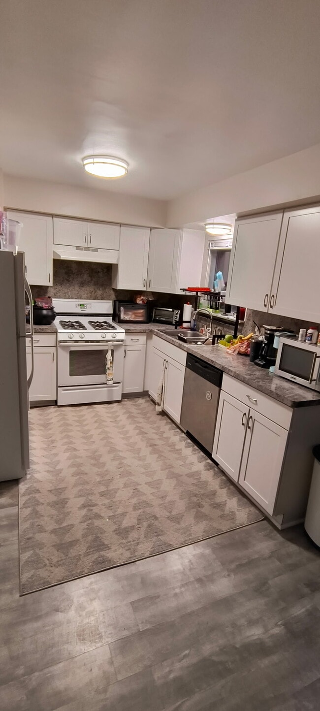 Photo - 1990 Armensko Ln