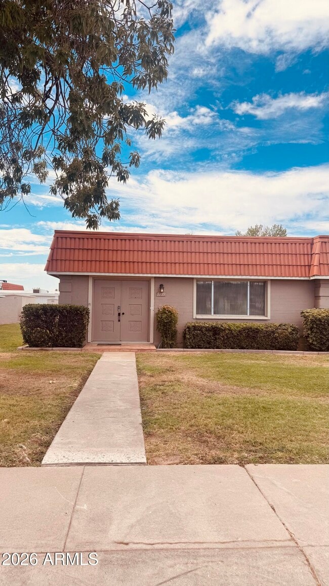 Building Photo - 8229 E Vista Dr