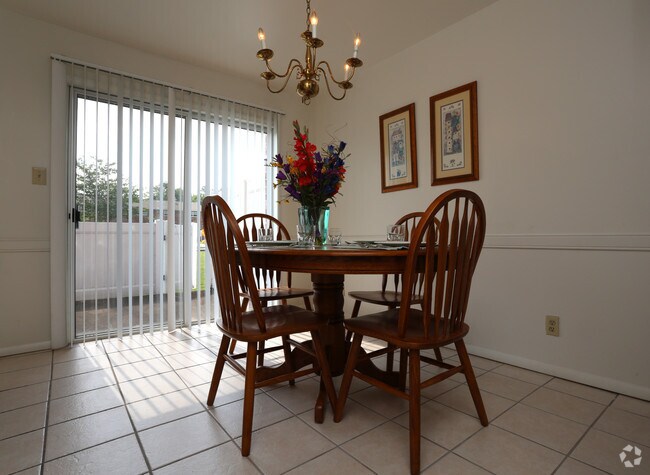 Dining Room - Camelot Townhomes