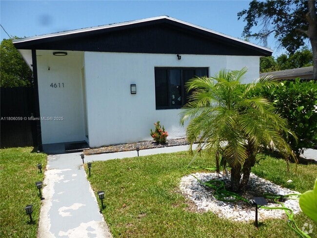 Building Photo - 4611 SW 19th St Unit 1 Rental