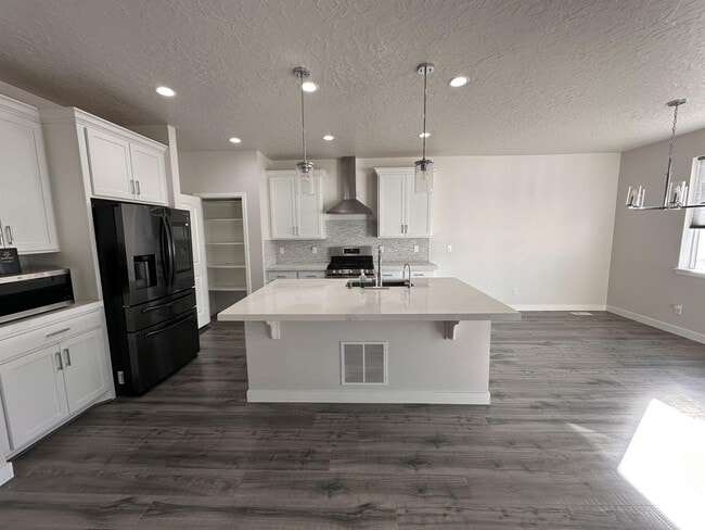 Photo - 121 N Independence Way