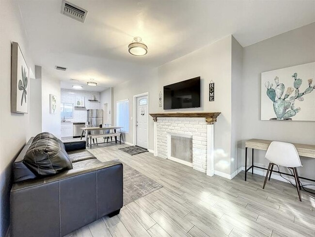 Building Photo - 1500 SW 12th Ave Rental