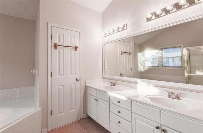 Photo - 1104 Sadlers Close