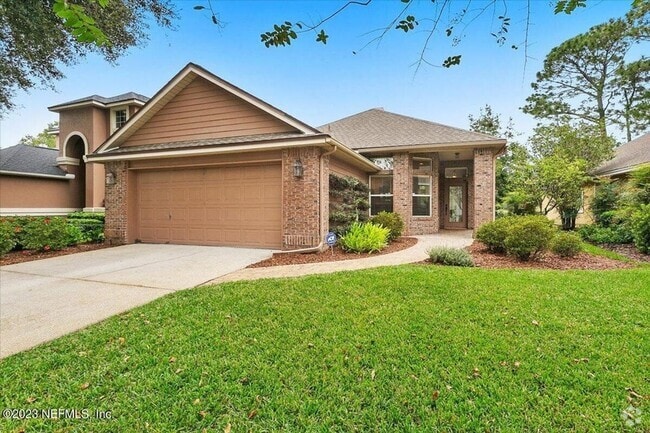 Building Photo - Beautiful home with golf course views in l...