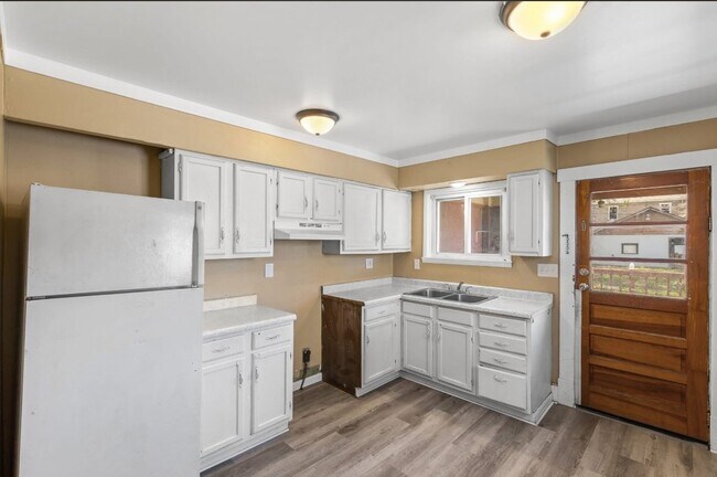 Photo - 3725 Lincoln Ave