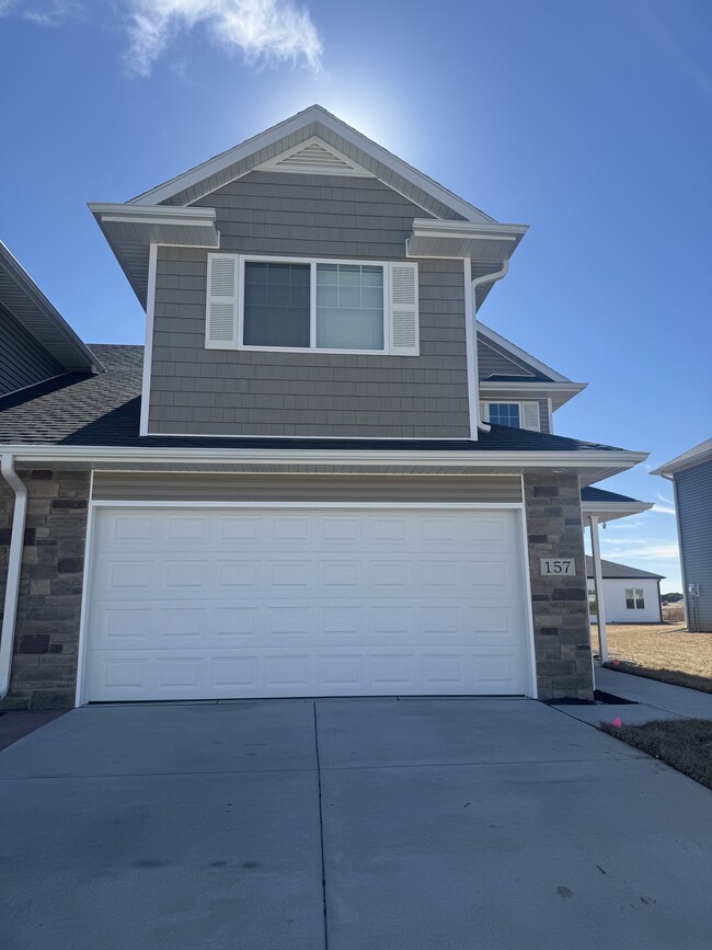 Building Photo - 157 W Olson Ave