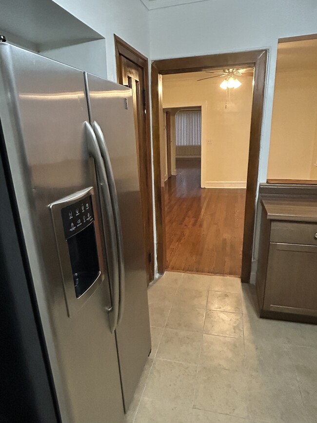 Refrigerador - 8128 S Marshfield Ave Unidad Second floor