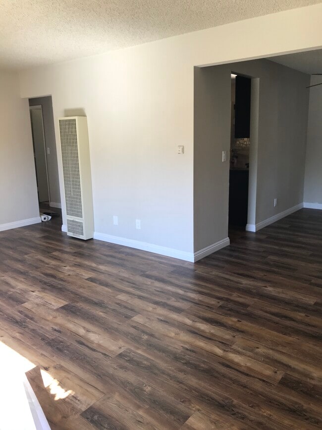 300 W Lohart Ave