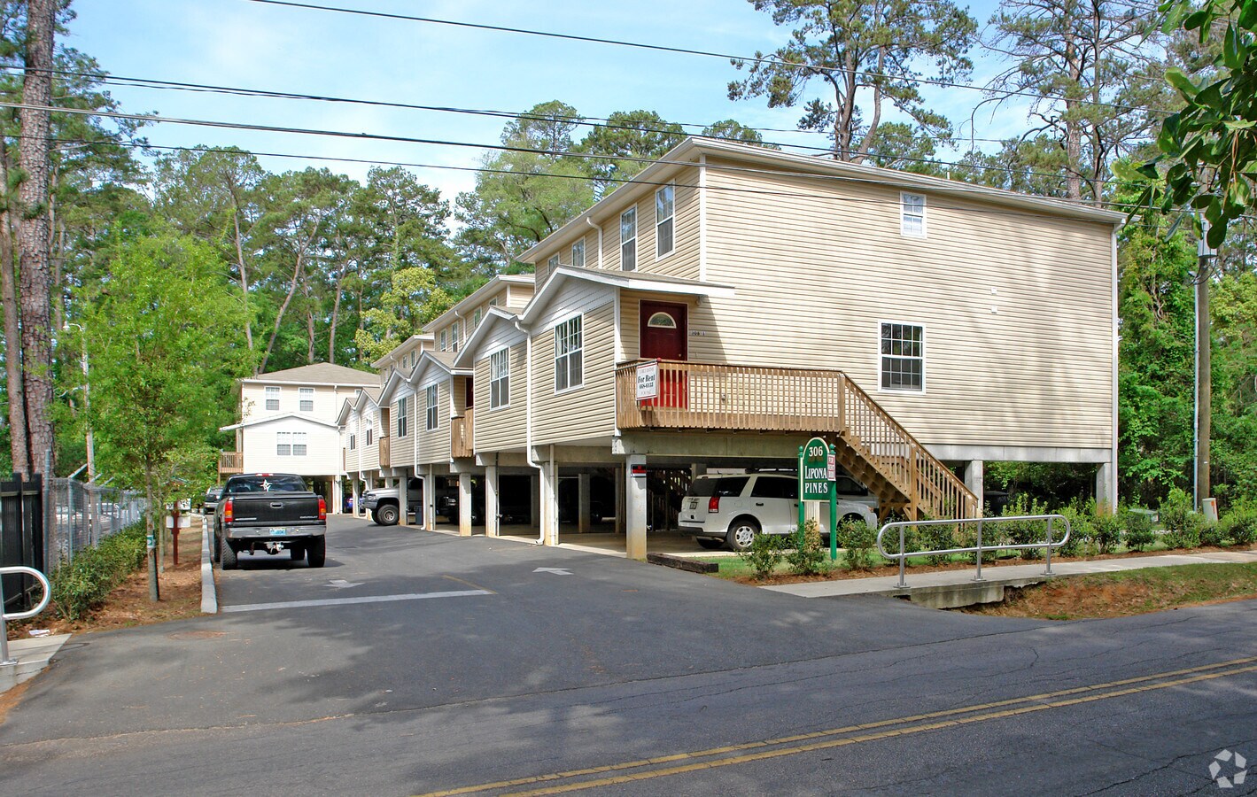 Lipona Pines - Lipona Pines Townhomes