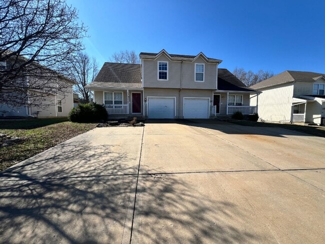 Building Photo - 3 Bed, 1.5 Bath Duplex with Garage and Extra Storage Space!