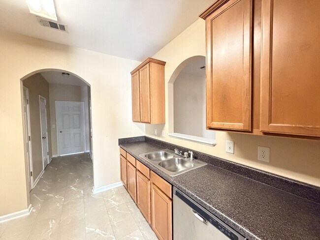 Photo - 540 Georgia Way